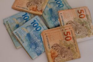 Ladrão invade casa em ST, encontra R$ 10 mil; mas deixa 'troco'