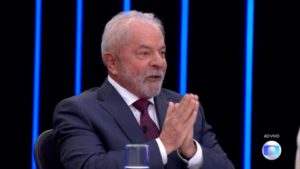 Lula diz no JN que “MST faz uma coisa extraordinária, que é cuidar de produzir”