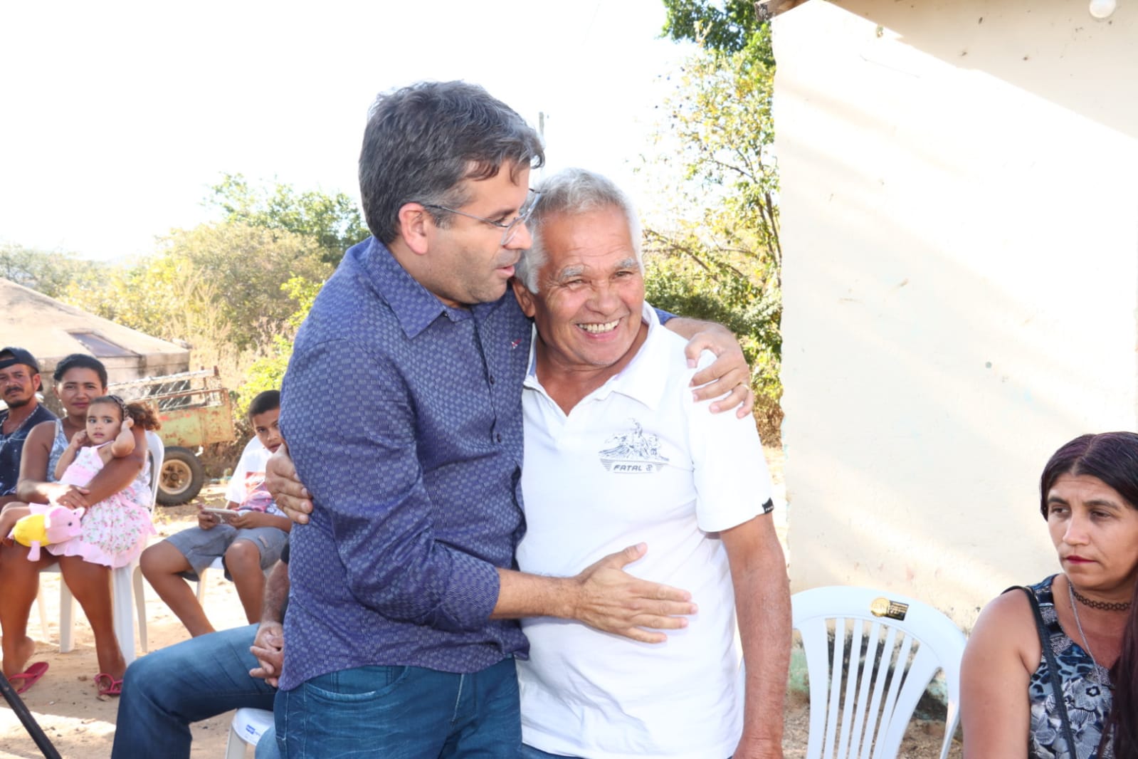 Prefeito Sandrinho inaugura abastecimento