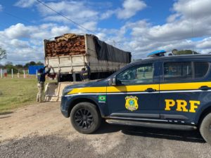 PRF apreende madeira serrada ilegalmente