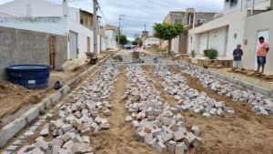 Serra-talhadense elogia obras de calçamento, mas cobra fiscalização
