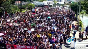Enfermeiros e técnicos protestam por piso salarial