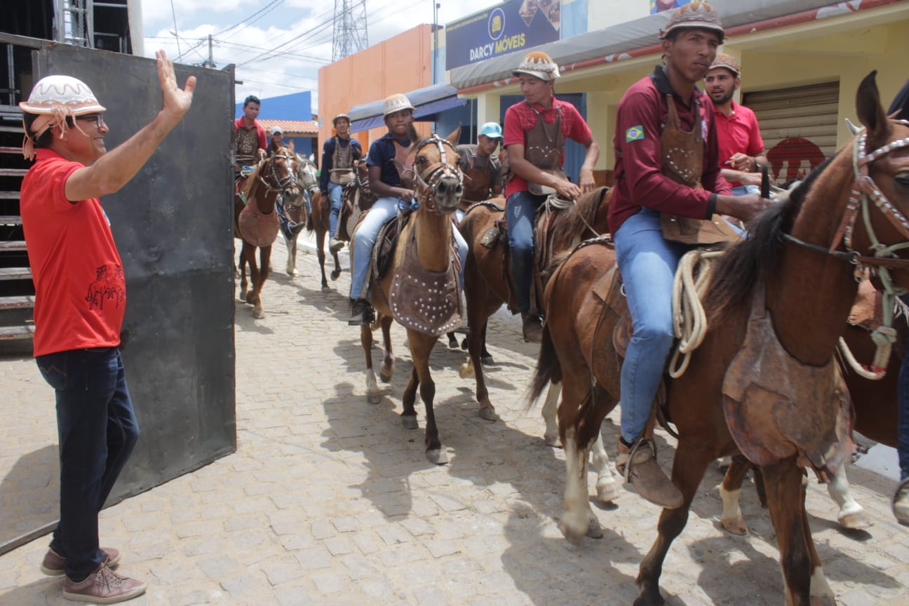 Vaqueiros se reúnem em evento na Vila São Caetano