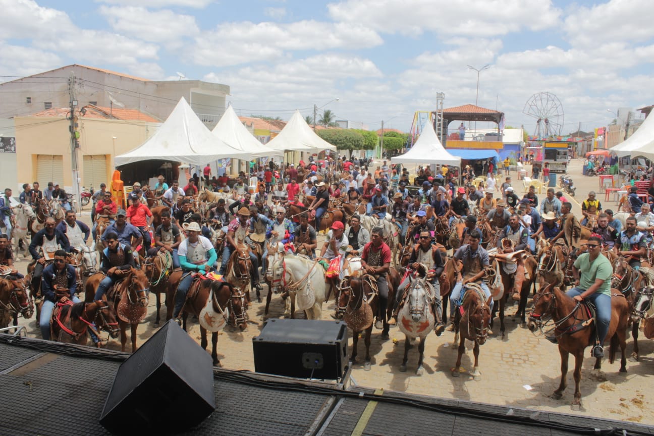 Vaqueiros se reúnem em evento na Vila São Caetano