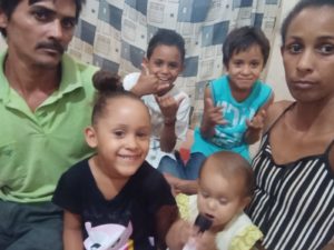 Mãe da criança que foi humilhada em ST recebe quase R$ 2 mil