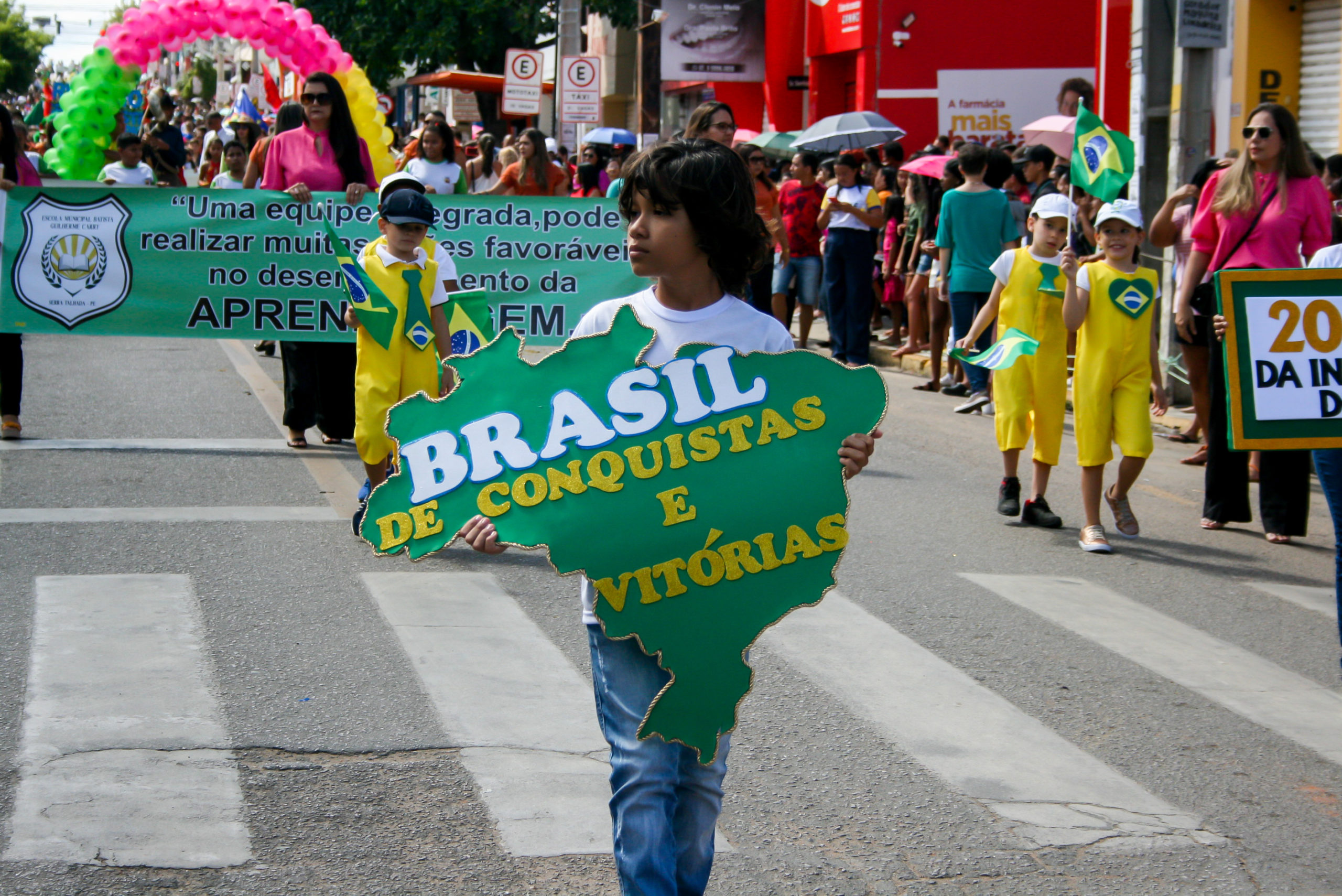 Desfile cívico atraiu grande público à Enock Ignácio