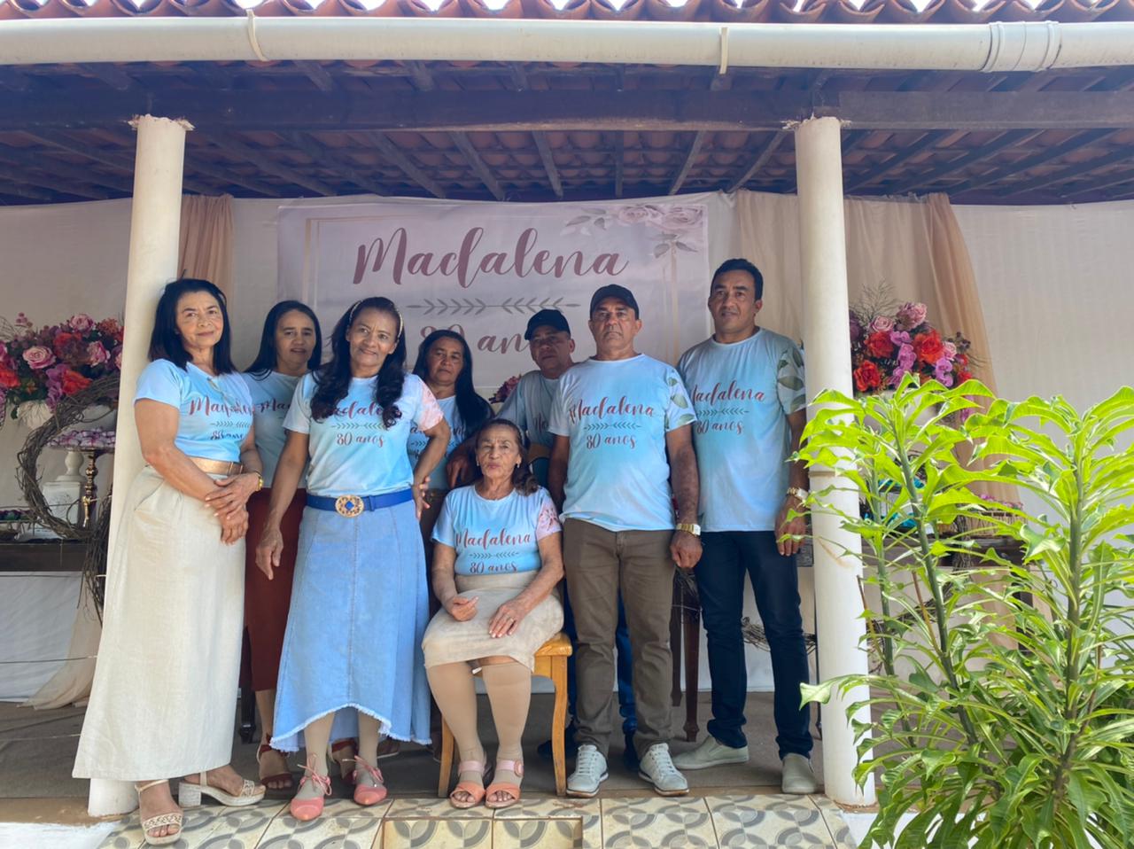 Dona Leninha celebra 80 anos ao lado de filhos, netos e bisnetos
