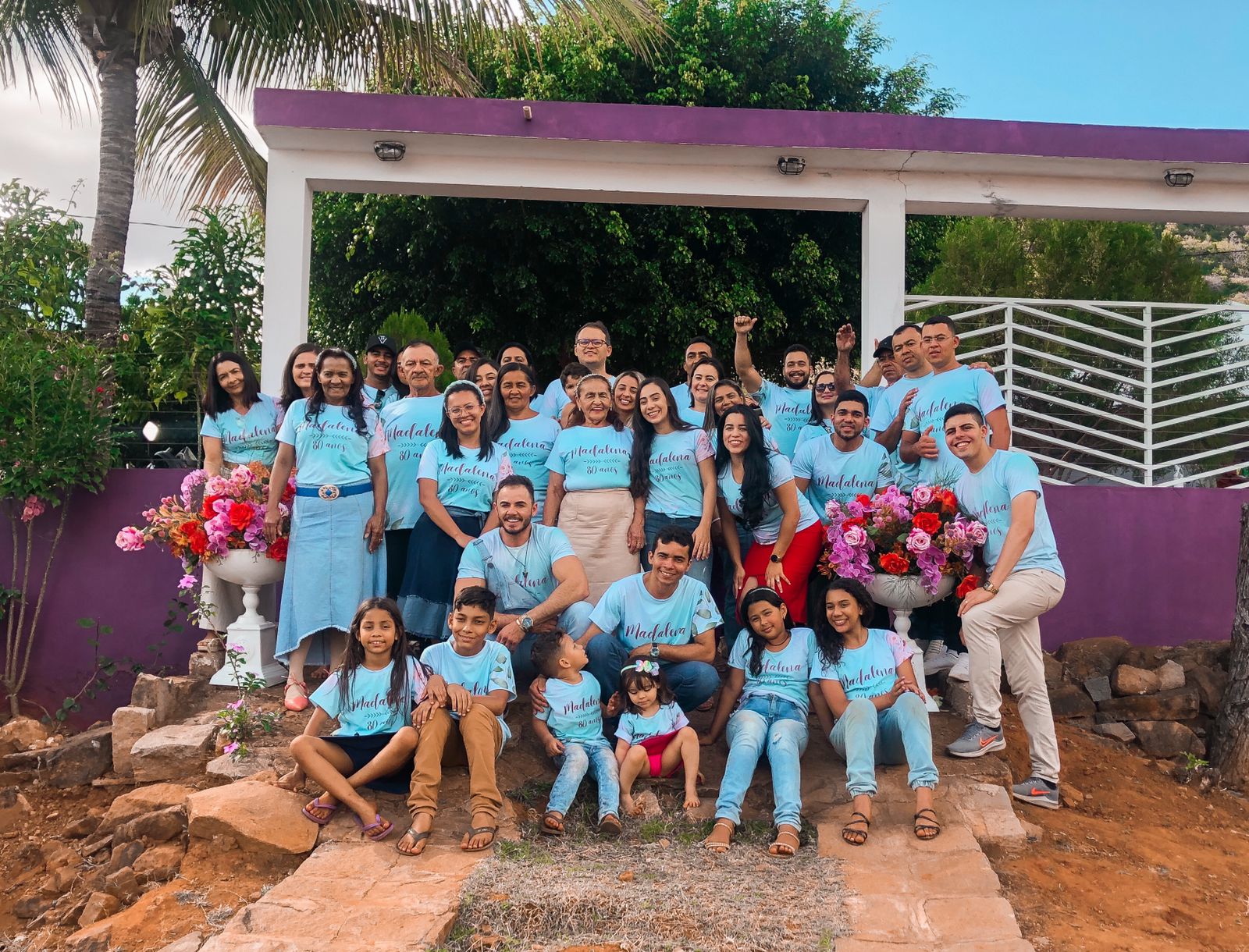 Dona Leninha celebra 80 anos ao lado de filhos, netos e bisnetos