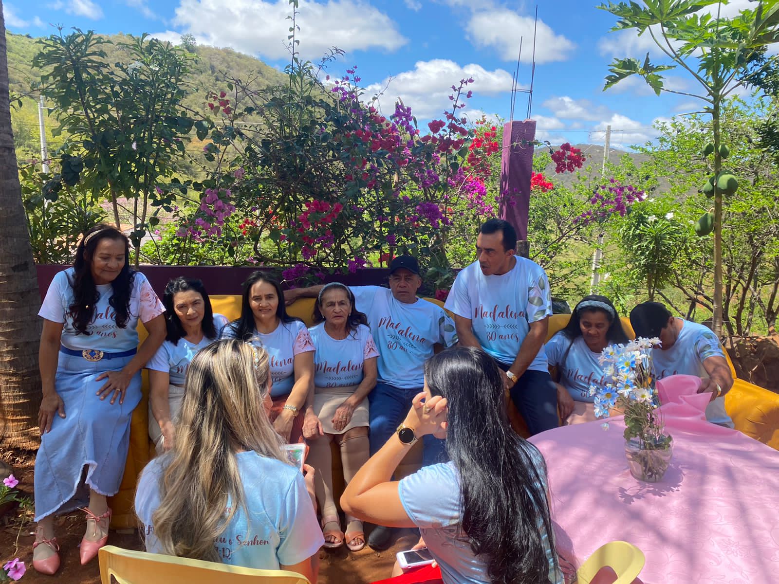 Dona Leninha celebra 80 anos ao lado de filhos, netos e bisnetos