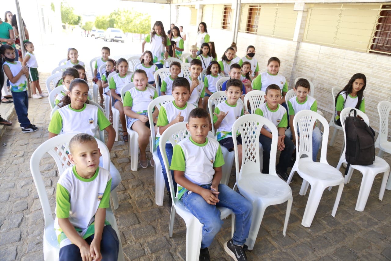 Prefeitura de ST entrega reforma da escola de Caiçarinha da Penha