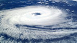 Rumo à Flórida, furacão Ian ganha força e deixa rastro de destruição