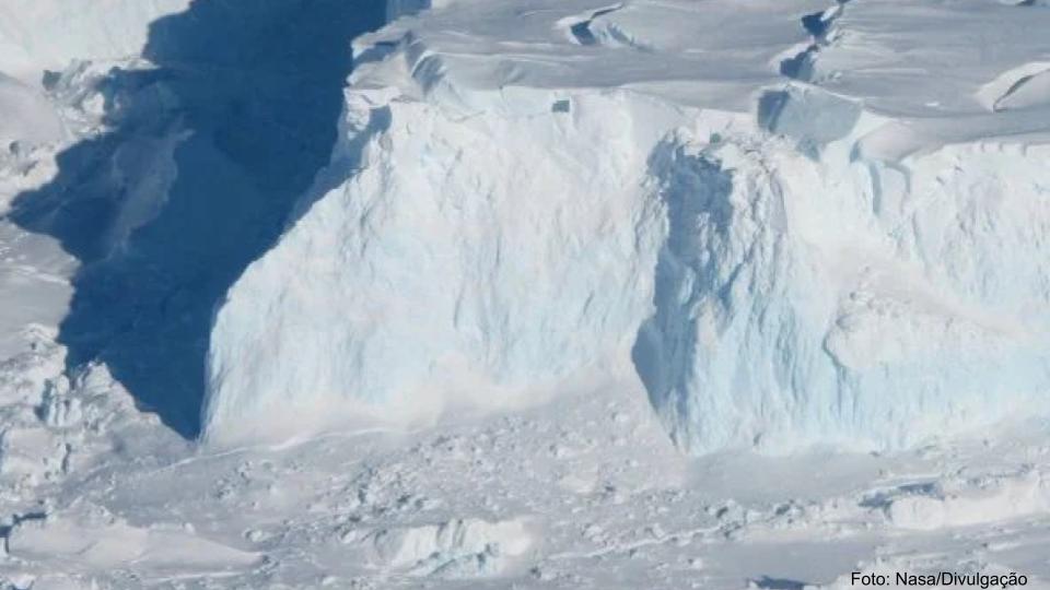 Mistério das geleiras que "escorrem sangue" é finalmente desvendado