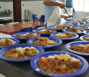 Estudantes reclamam de refeitório em escola de Serra Talhada