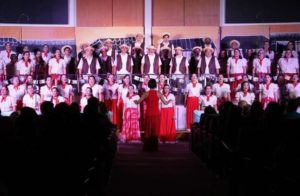 Coral gospel com mais de 50 vozes faz apresentação em Serra Talhada
