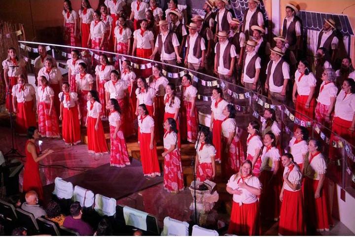 Coral gospel com mais de 50 vozes faz apresentação em Serra Talhada