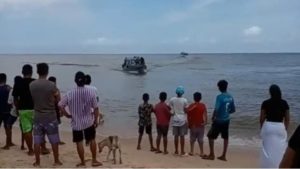 Naufrágio em ilha deixa ao menos 14 mortos; veja vídeo