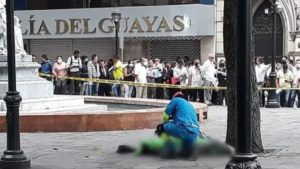 Promotor é assassinado a tiros à luz do dia em rua no Equador