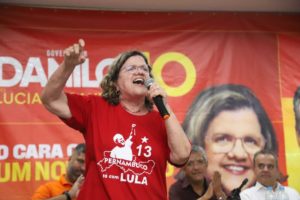 Teresa Leitão se isola na liderança com 20%