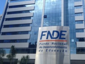 Fundo da educação destinou R$ 423 milhões a obras sem aprovação