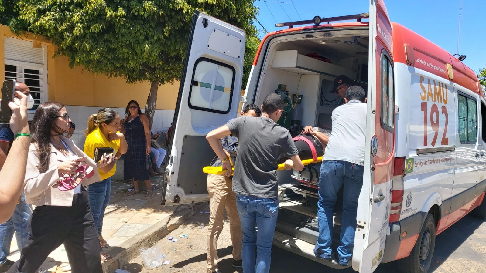 Mulher passa mal em votação na Fafopst e socorrida pelo Samu