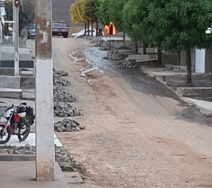 Obras da Compesa atrapalham cotidiano em bairro de ST