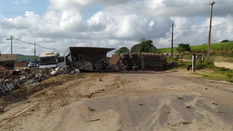 Carreta desliza na Serra do Cigano, em ST; Samu foi acionado 1 Carreta desliza na Serra do Cigano, em ST; Samu foi acionado