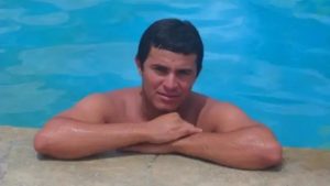 Homem morre após levar choque em poste