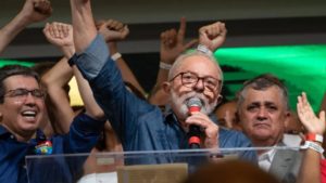 Bolsonarista Nelson Piquet sugere morte de Lula e enfrenta reação