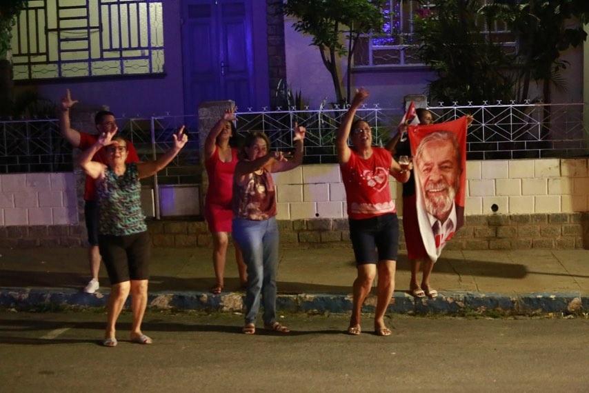 Márcia e população foram às ruas celebrar vitória de Lula e Raquel