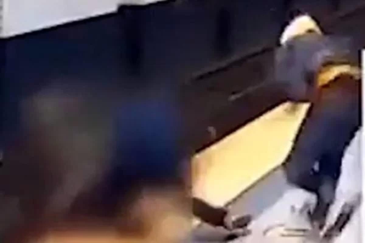 Câmera flagra homem sendo empurrado para os trilhos do metrô