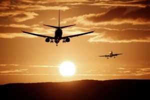 Dois pilotos morrem após aviões colidirem em pleno voo na Austrália