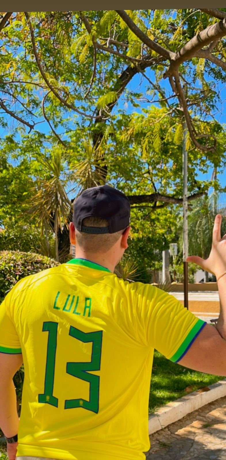 Eleitores de Lula voltam a usar camisas da Seleção em ST