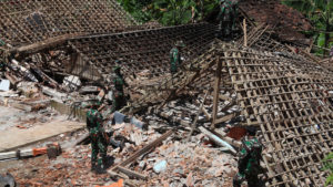 Terremoto na Indonésia deixa pelo menos 46 mortos e 700 feridos