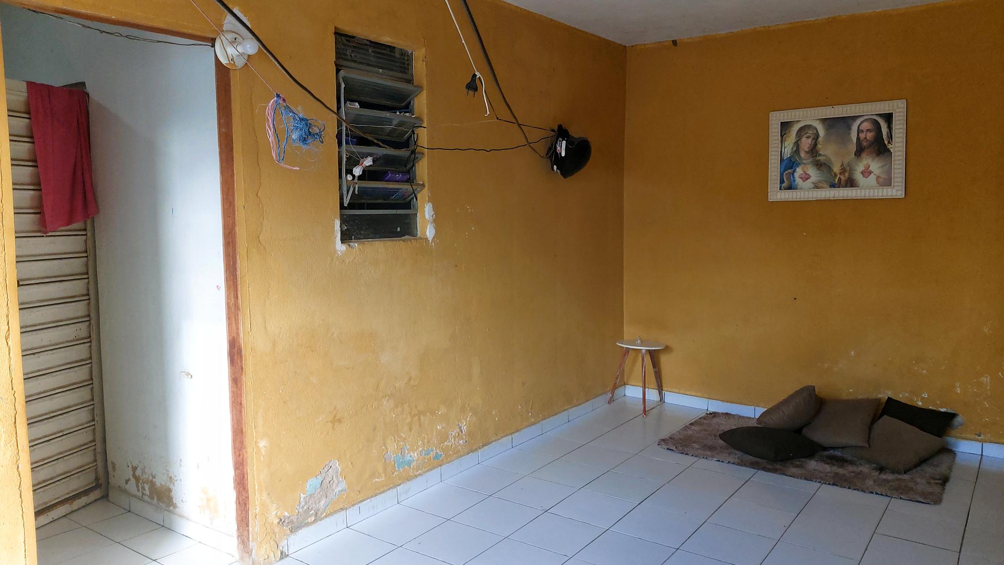 Sem fogão, geladeira e armários vazios, mãe luta pela vida em ST