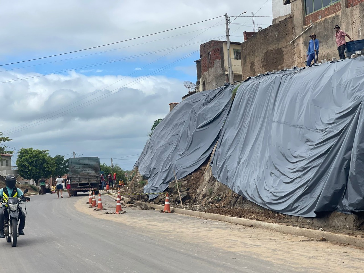 Prefeitura emite nota sobre deslizamentos no Anel Viário de ST