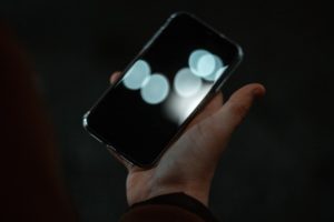 Serra-talhadense tem celular roubado por amigo dentro de casa