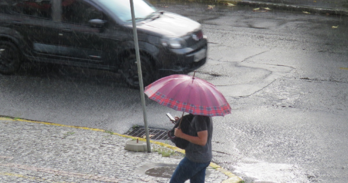 INMET alerta para chuvas de até 100 mm em PE