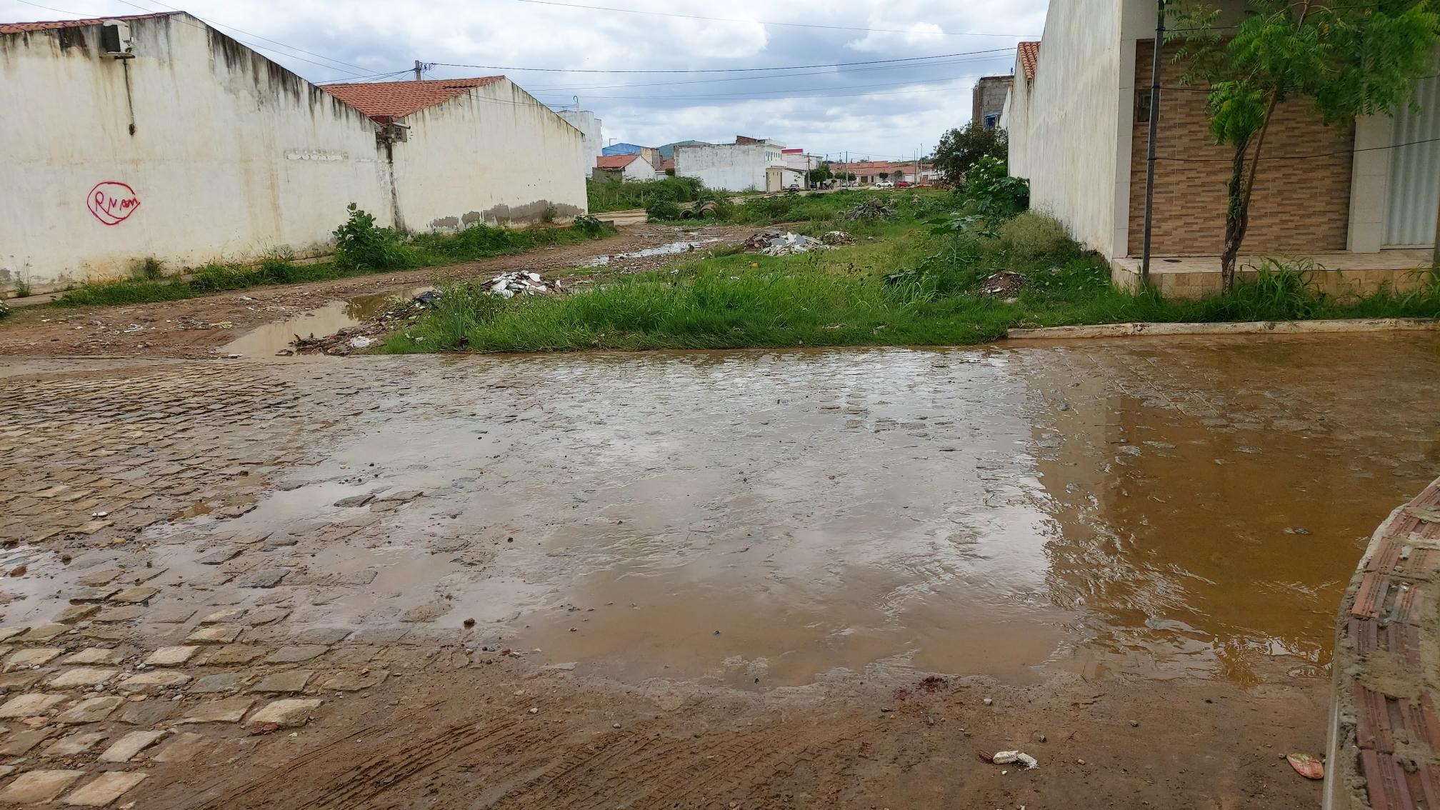 Pancada de chuva em Serra Talhada surpreendeu