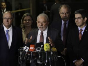 Lula entra em campo para destravar PEC da Transição