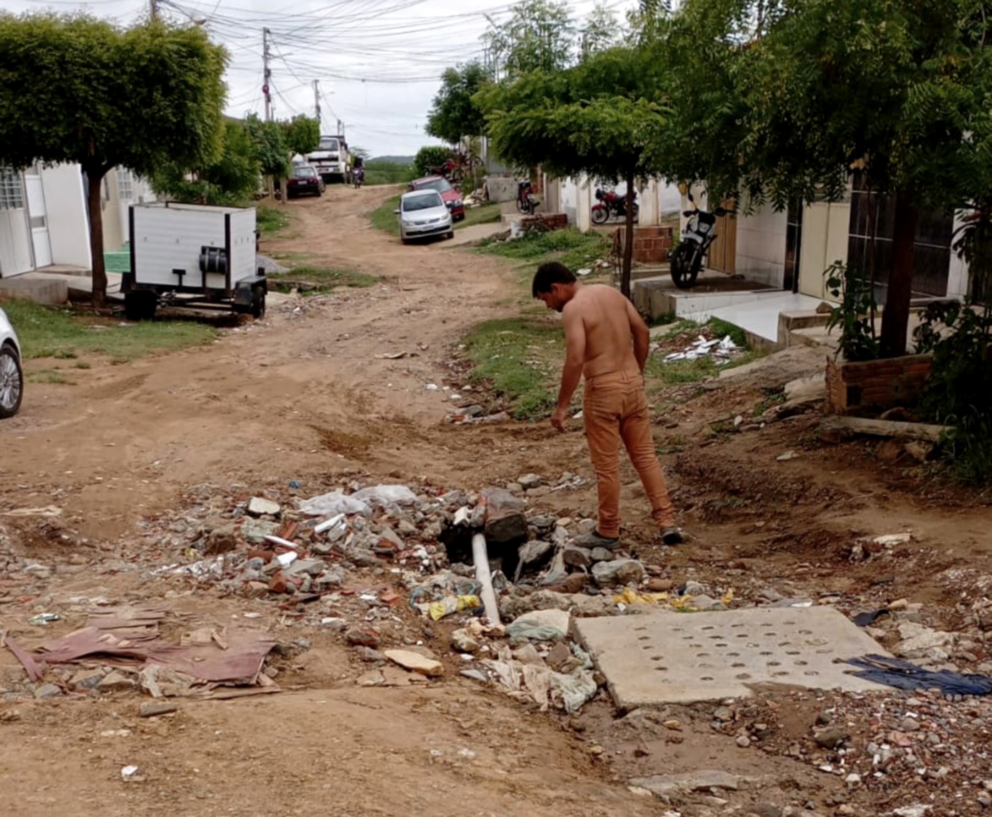 Moradores se aborrecem por falta de calçamento em Serra Talhada