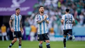 Pela sobrevivência na Copa, Argentina enfrenta o México no grupo C