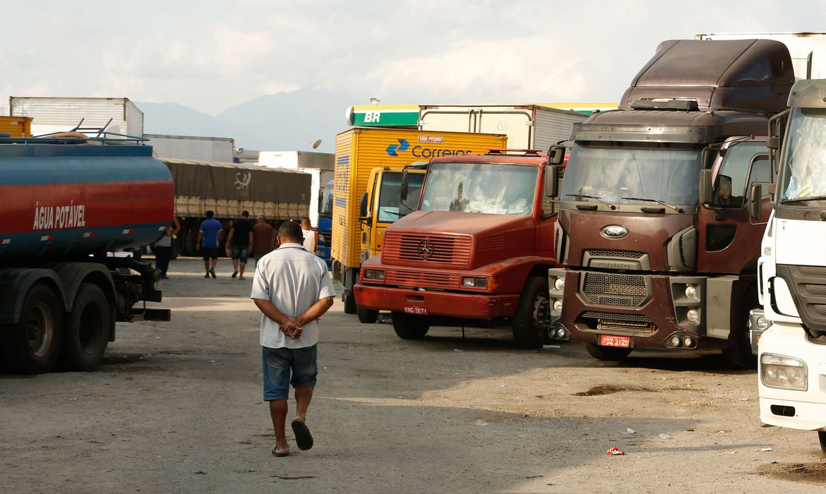 Última parcela dos auxílios Caminhoneiro e Taxista paga hoje