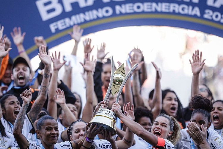 Supercopa em 5 de fevereiro abre temporada 2023 de futebol feminino