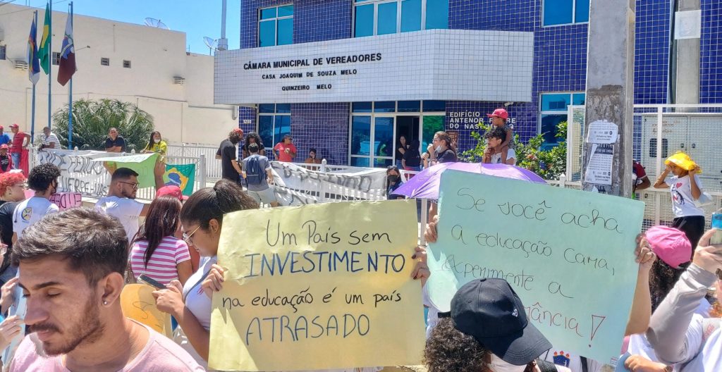 Protesto nas ruas de ST contra os cortes