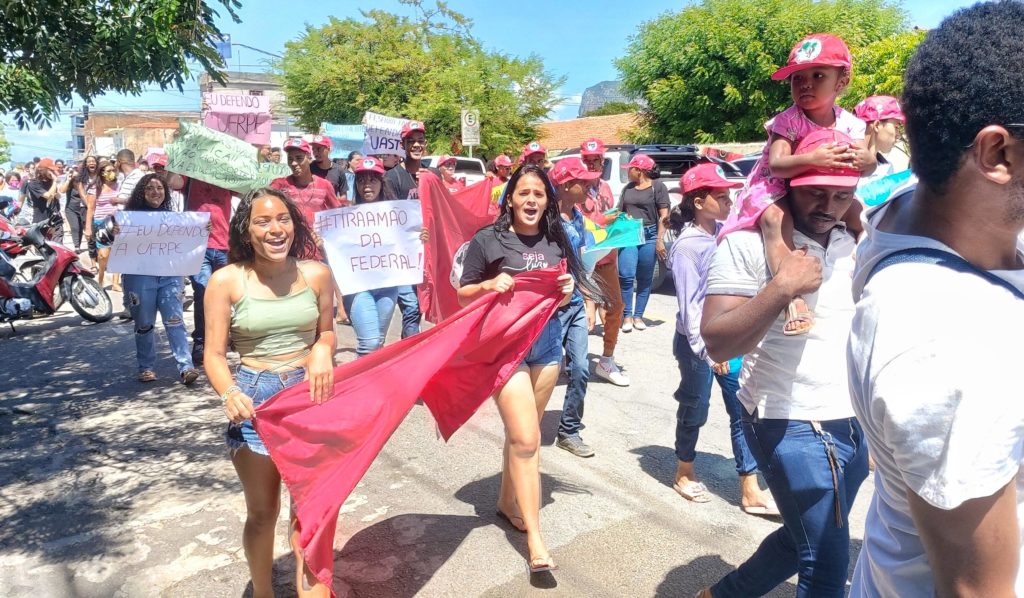 Protesto nas ruas de ST contra os cortes