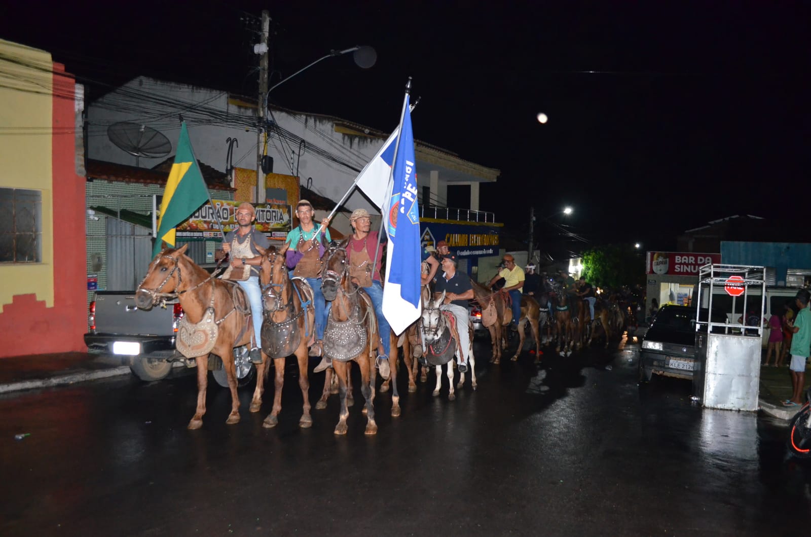 Festa religiosa e Missa do Vaqueiro atraem multidão em Calumbi