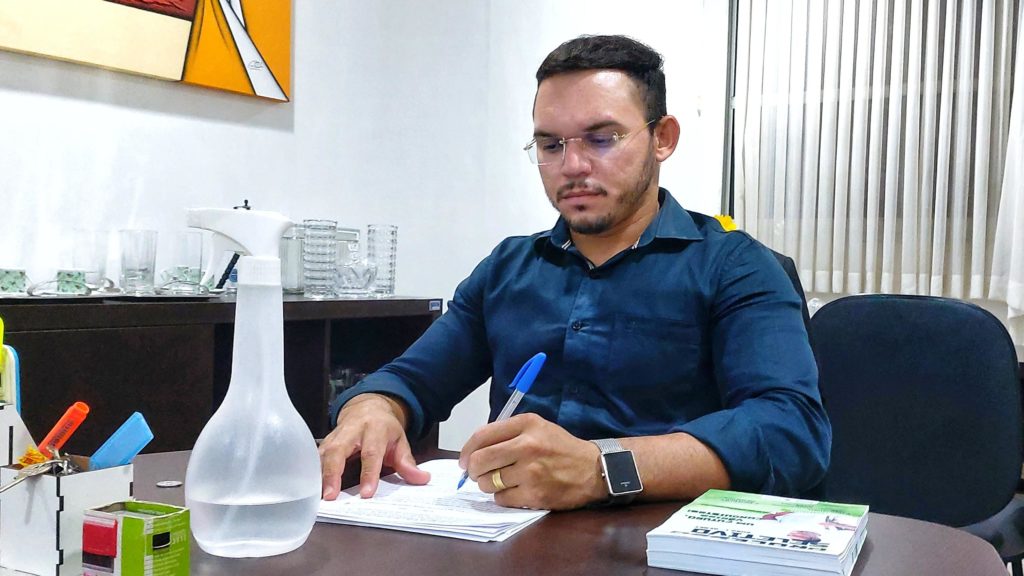 Aeset silencia ao Farol diante denúncia de privilégio no curso de medicina