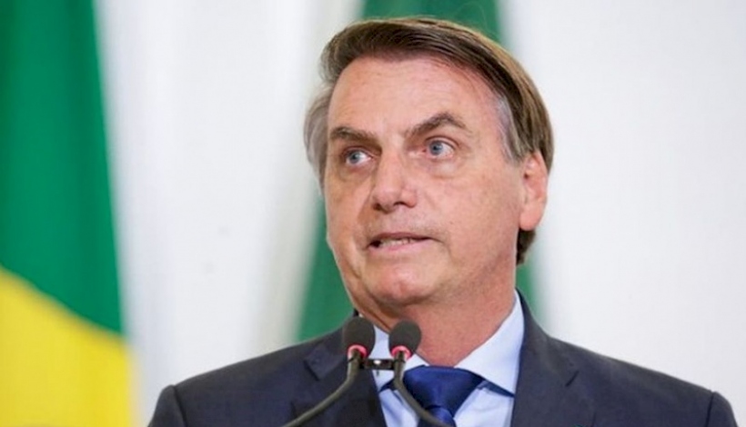 Bolsonaro assina perdão de pena para policiais e militares