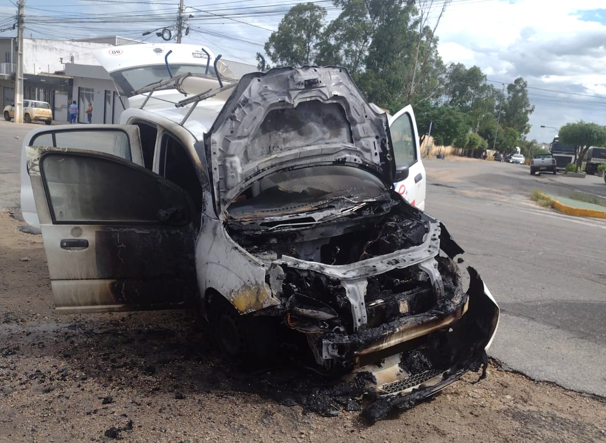 Carro de empresa de ST pega fogo no Sertão