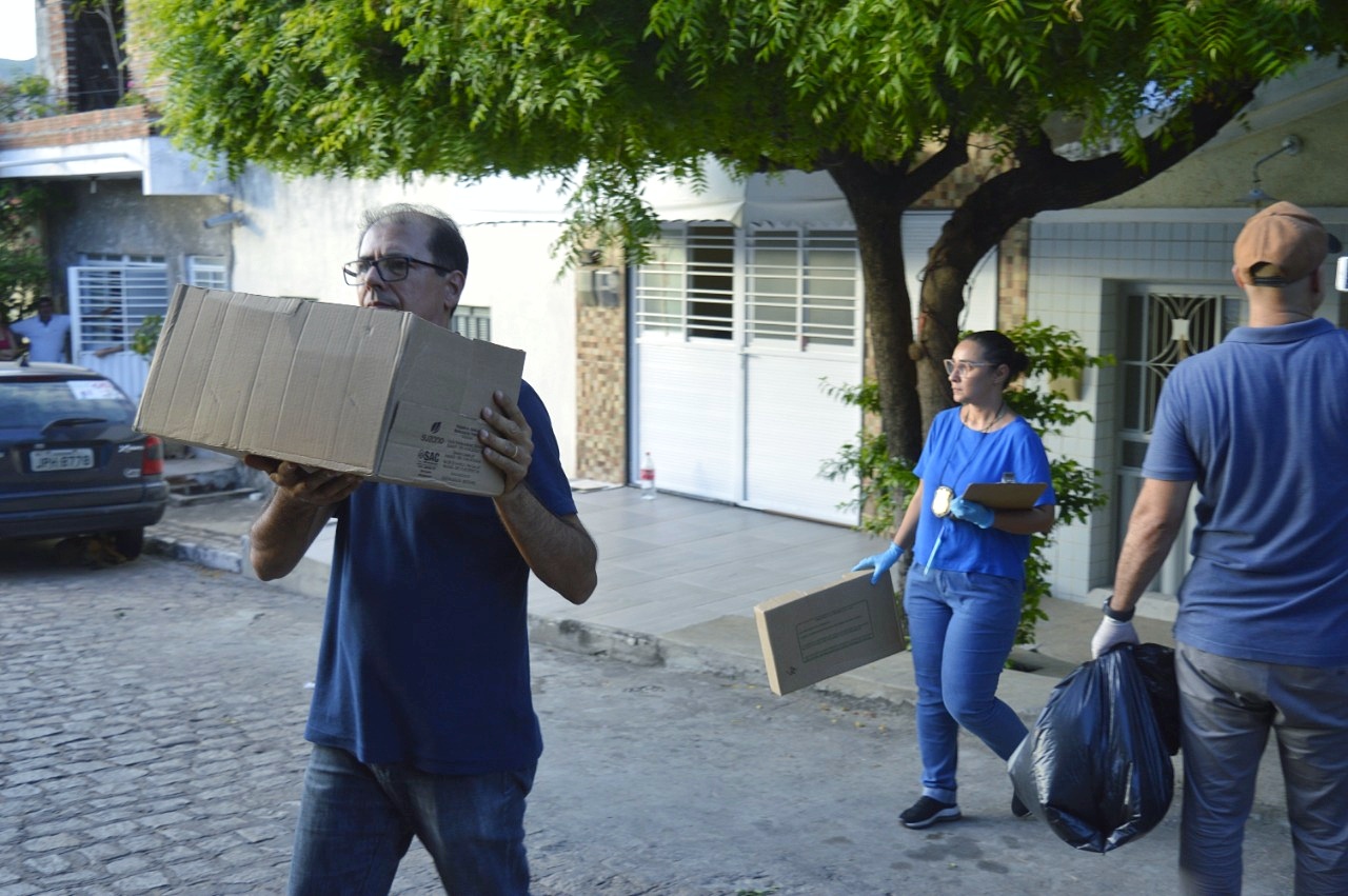 Polícia cumpre mandado em casa de suspeitos de homicídio em ST